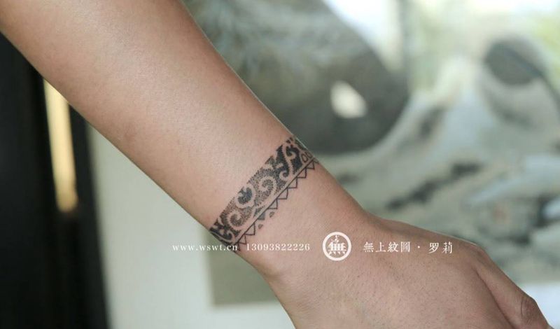 手腕纹身纹身图片_成品手部欧美情侣无上纹图纹身图案