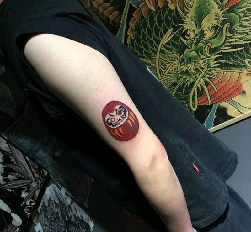 蛋蛋少年纹身图片_手臂纹身图案