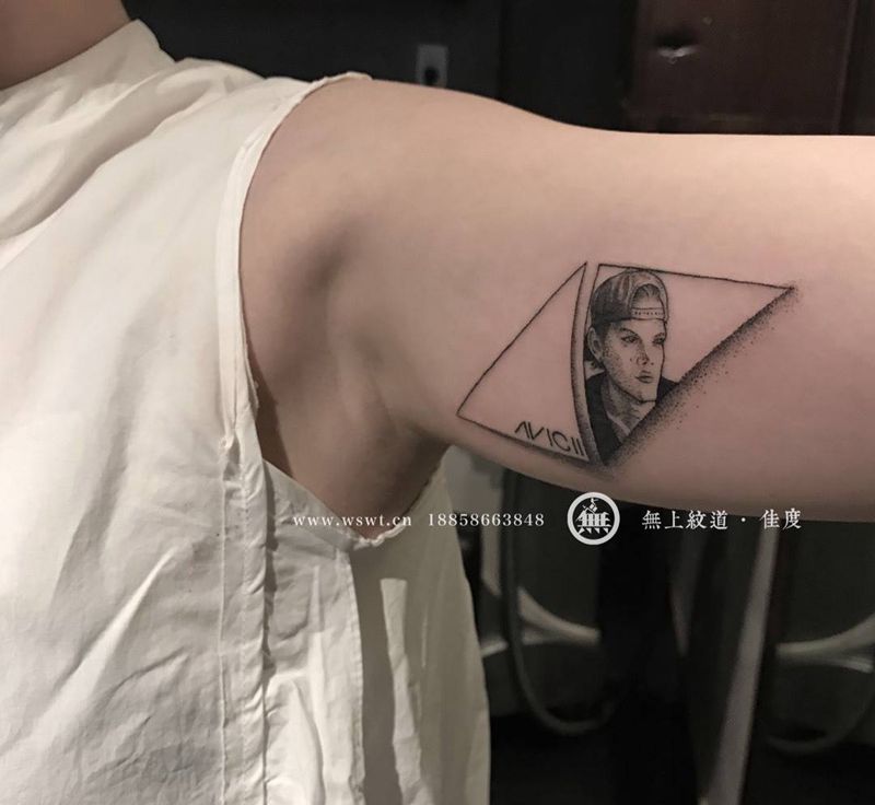 三角△纹身图片_成品手臂欧美人物原创无上纹图培训手稿纹身图案