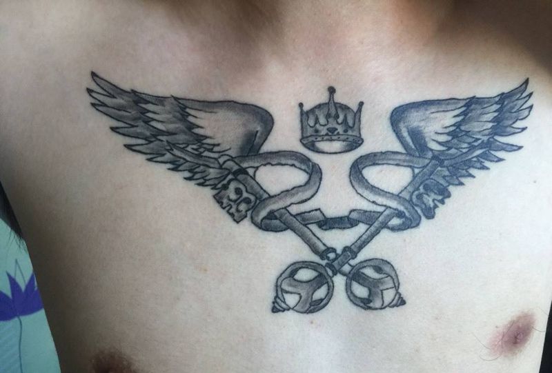 胸口天使纹身图片