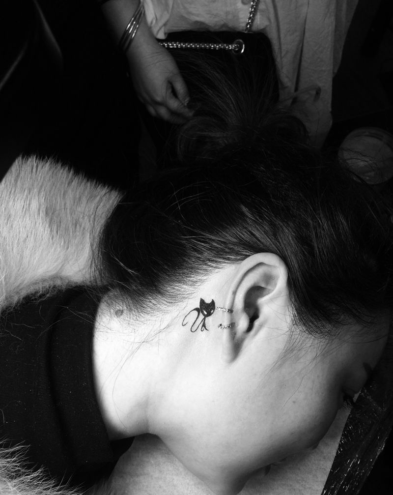 耳后小猫咪纹身图片