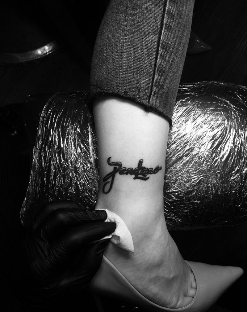 小字母纹身图片