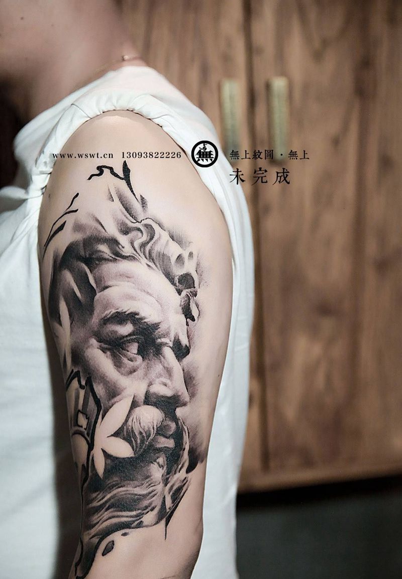 欧美雕塑纹身纹身图片_手臂欧美写实原创图腾无上纹图生活人物纹身图案