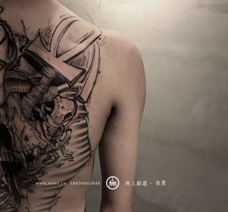 遮盖图腾纹身图片_成品背部遮盖动物纹身图案