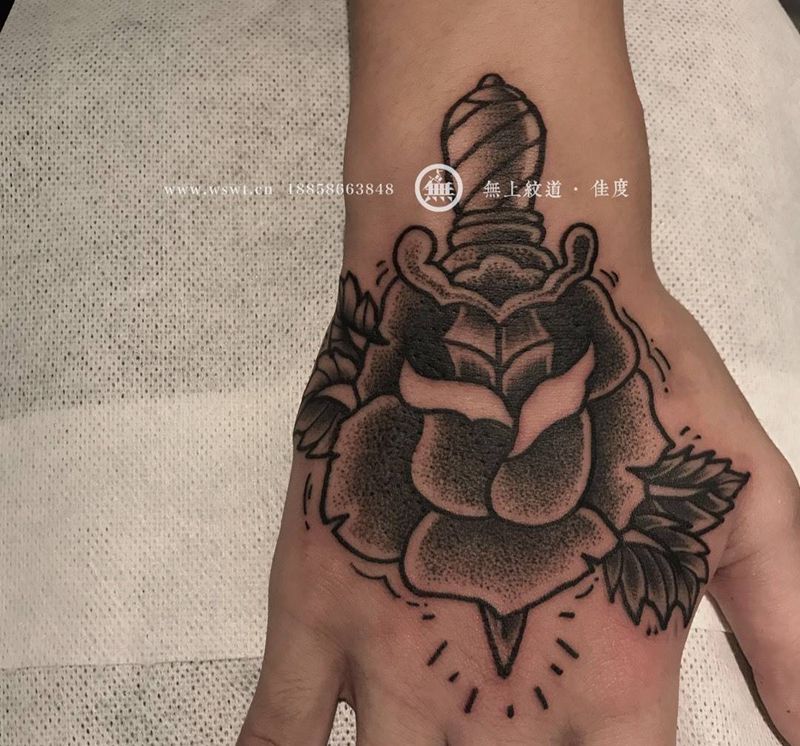 手部纹身纹身图片_成品手部欧美清新植物无上纹图培训学习纹身图案