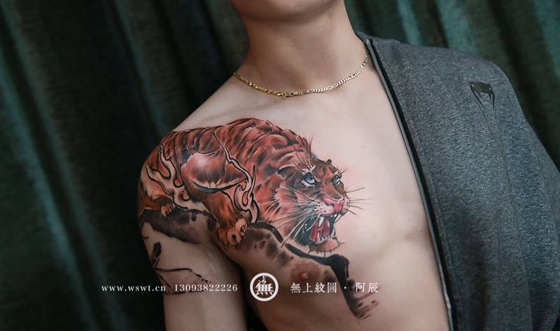 水墨老虎半胛纹身图片_成品胸部传统清新动物原创无上纹图水墨纹身图案