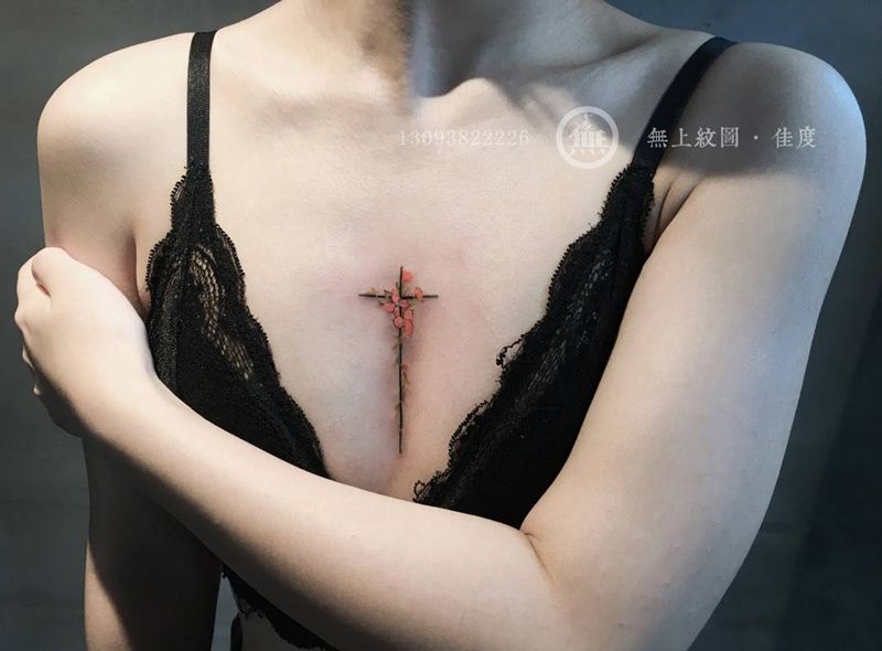 女生小图纹身图片_成品胸部欧美清新图腾无上纹图纹身图案