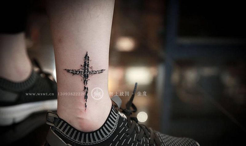 上帝保佑我纹身图片_成品腿部欧美清新宗教无上纹图培训手稿招生原创纹身图案