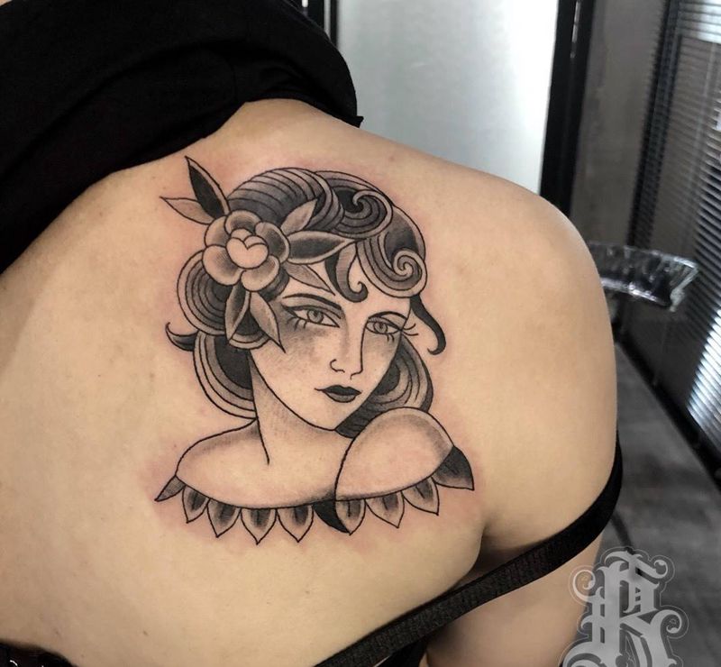 人物四顾纹身图片_肩部Old School纹身图案