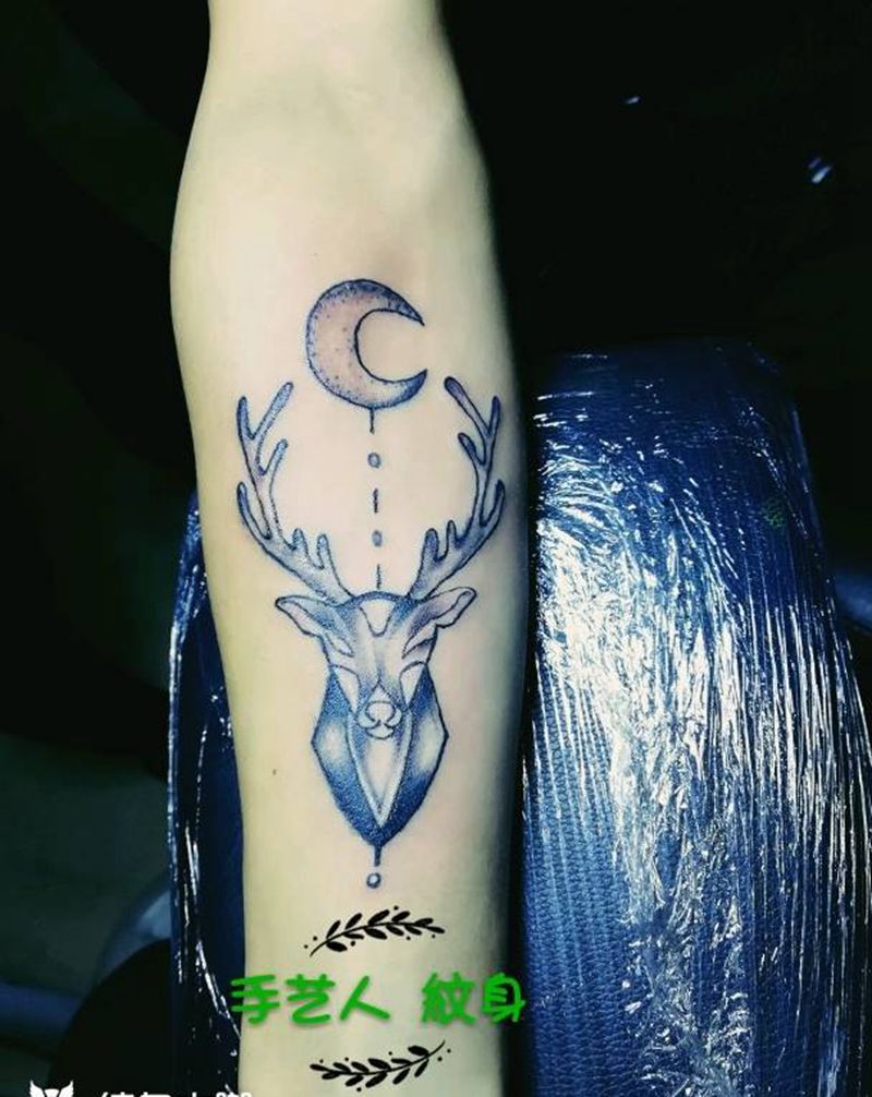 鹿头，披星戴月纹身图片_手臂清新动物纹身图案