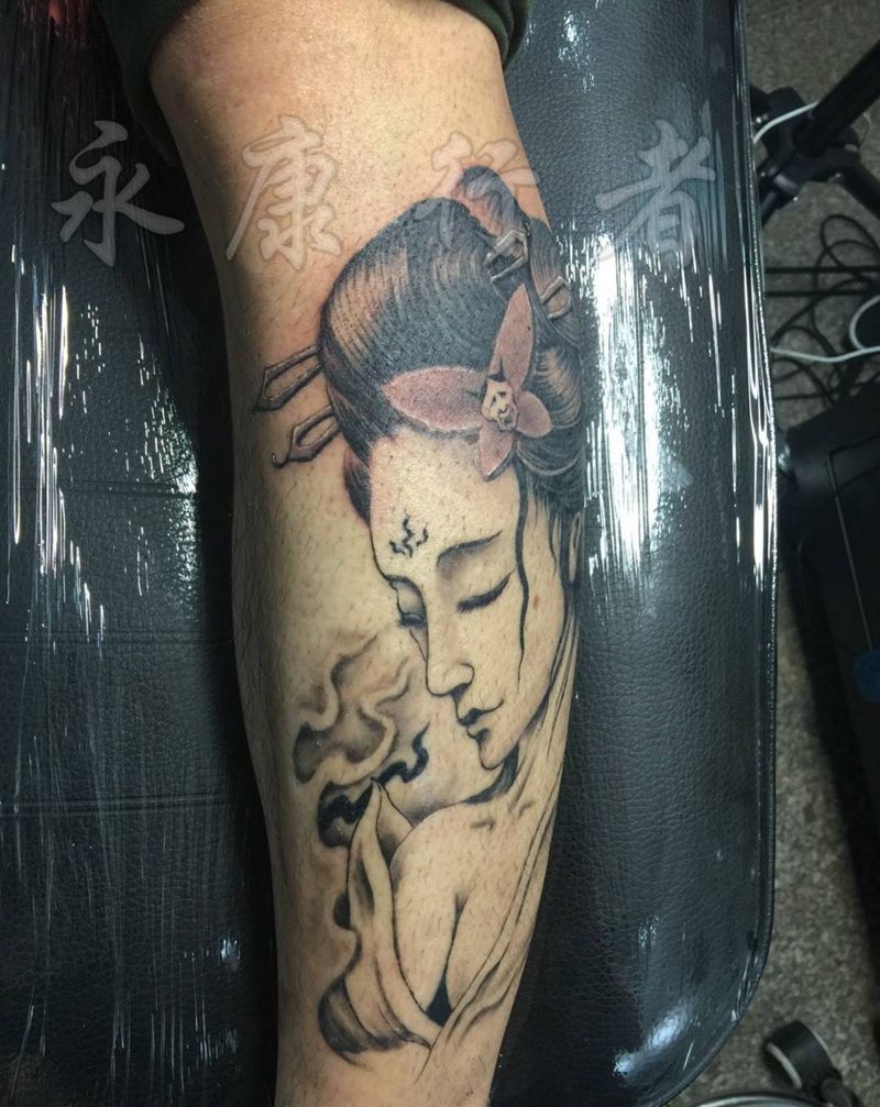 艺妓纹身图片_成品腿部传统肖像写实人物纹身图案