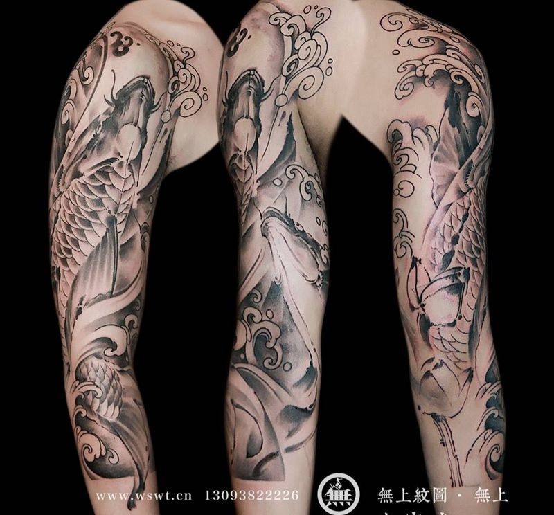 水墨鱼花臂纹身图片_成品手臂传统清新动物原创植物无上纹图水墨莲花纹身图案