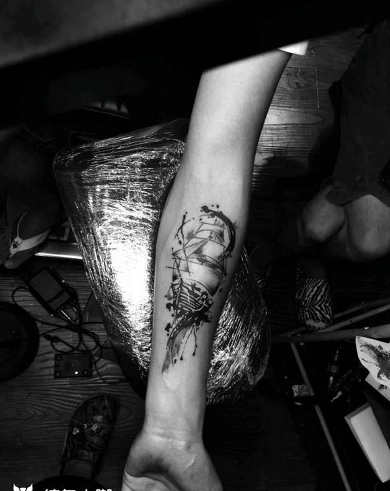 水墨帆船纹身图片