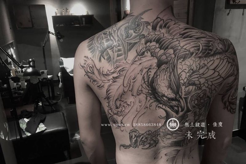 凤凰未完成纹身图片_背部传统动物鬼神无上纹图清新纹身图案