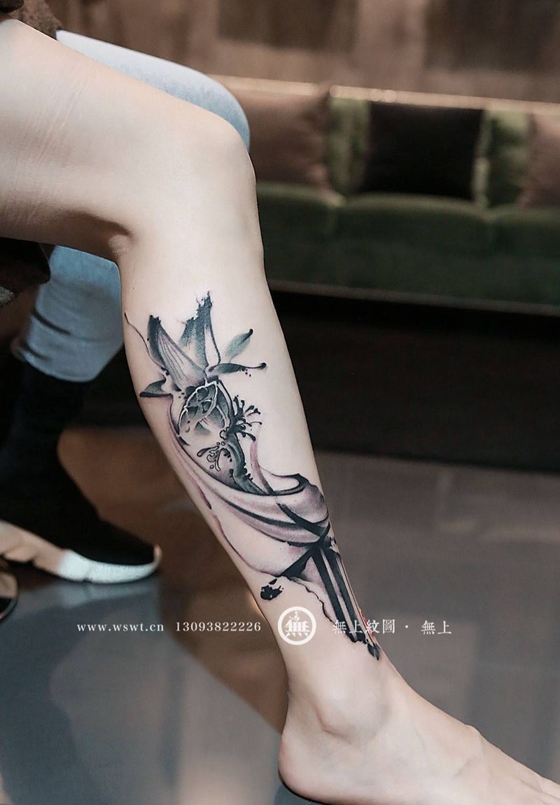 水墨莲花纹身纹身图片_成品腿部清新传统植物原创无上纹图水墨莲花培训纹身图案