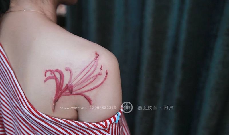 彼岸花开纹身图片_成品肩部清新植物图腾原创无上纹图招生纹身图案