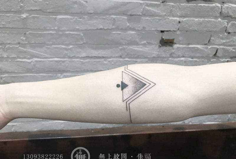 手臂几何纹身纹身图片_成品手臂欧美清新几何图腾无上纹图招生纹身图案