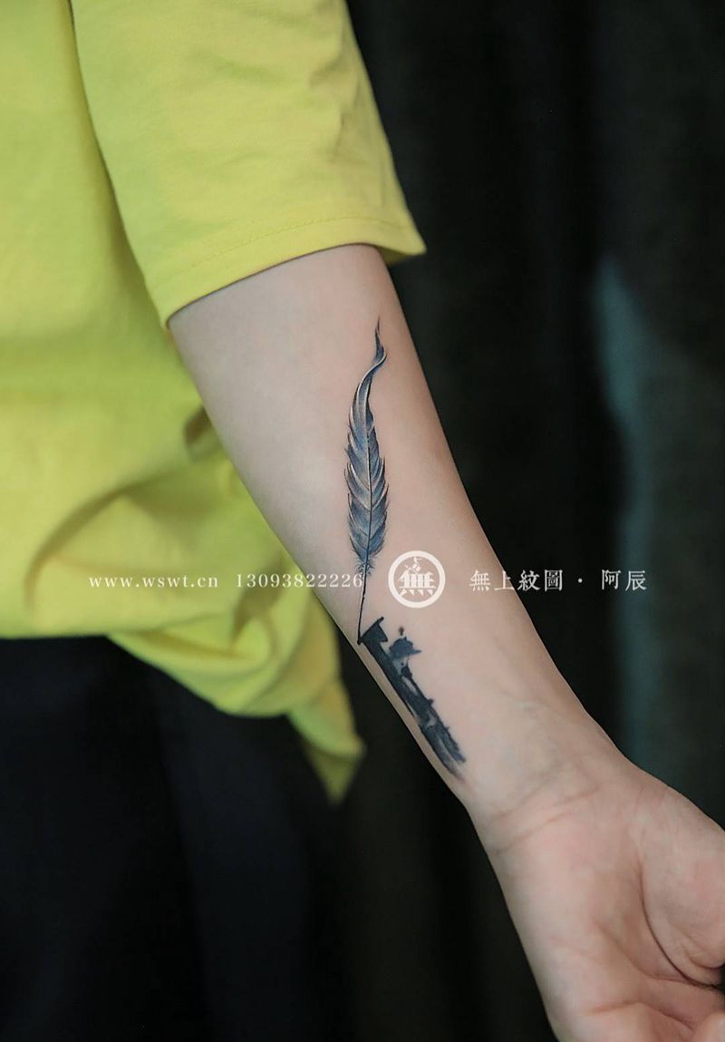 羽毛纹身图片_手部清新无上纹图纹身图案