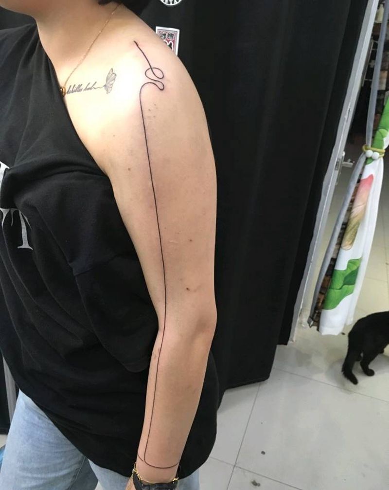一条线知名度纹身图片_肩部手臂几何纹身图案