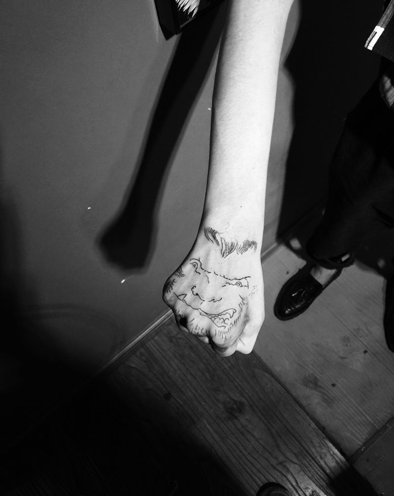 手背妖猴未完成纹身图片