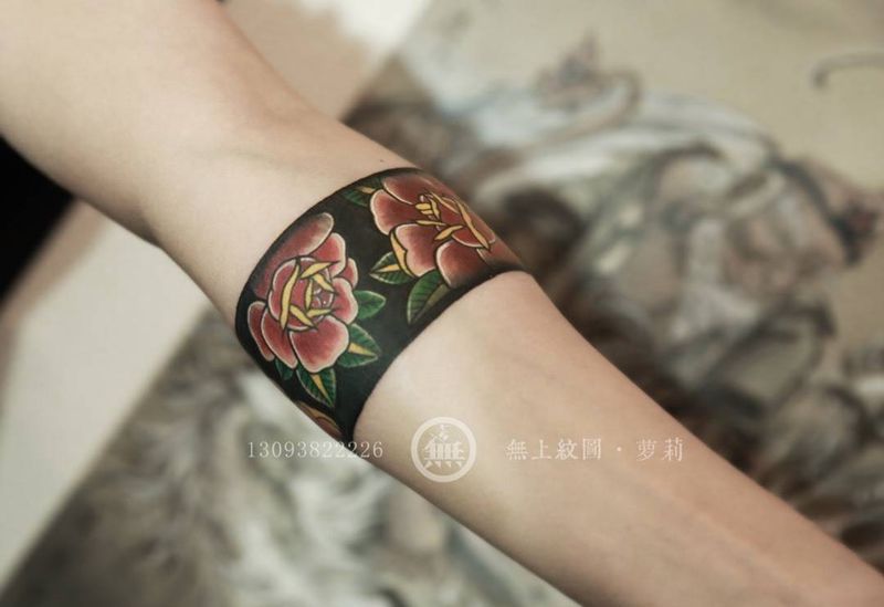 女生臂环纹身图片_成品手臂欧美清新图腾植物无上纹图培训招生手稿纹身图案