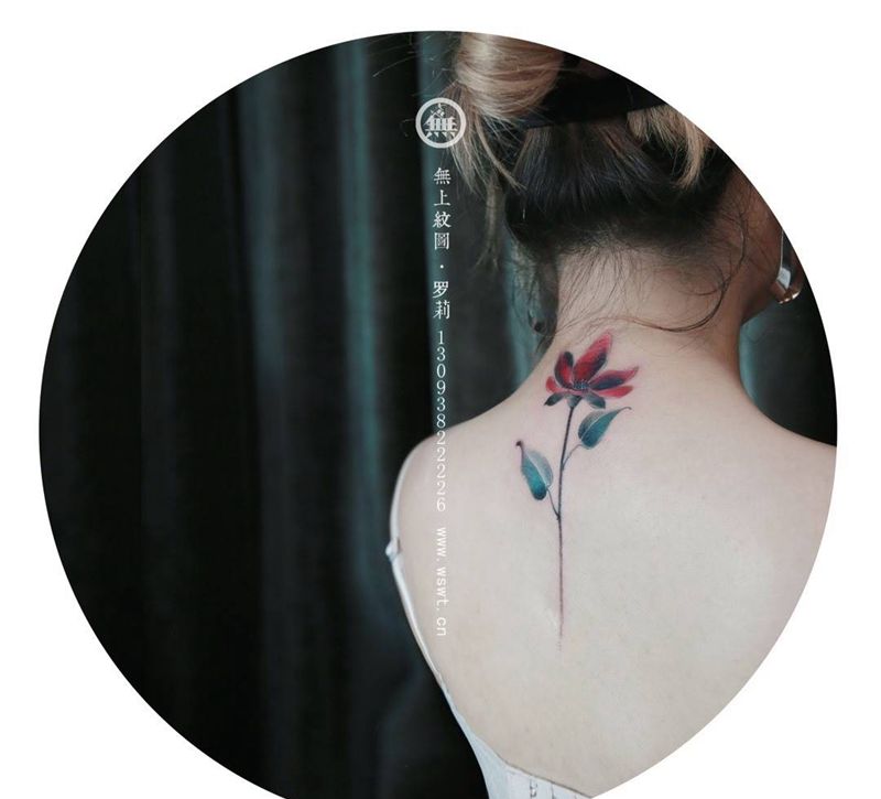 后背花遮盖英文纹身图片_成品颈部清新植物原创无上纹图遮盖水墨纹身图案
