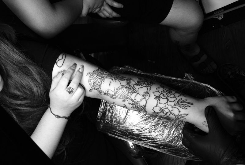 艺伎线条纹身图片