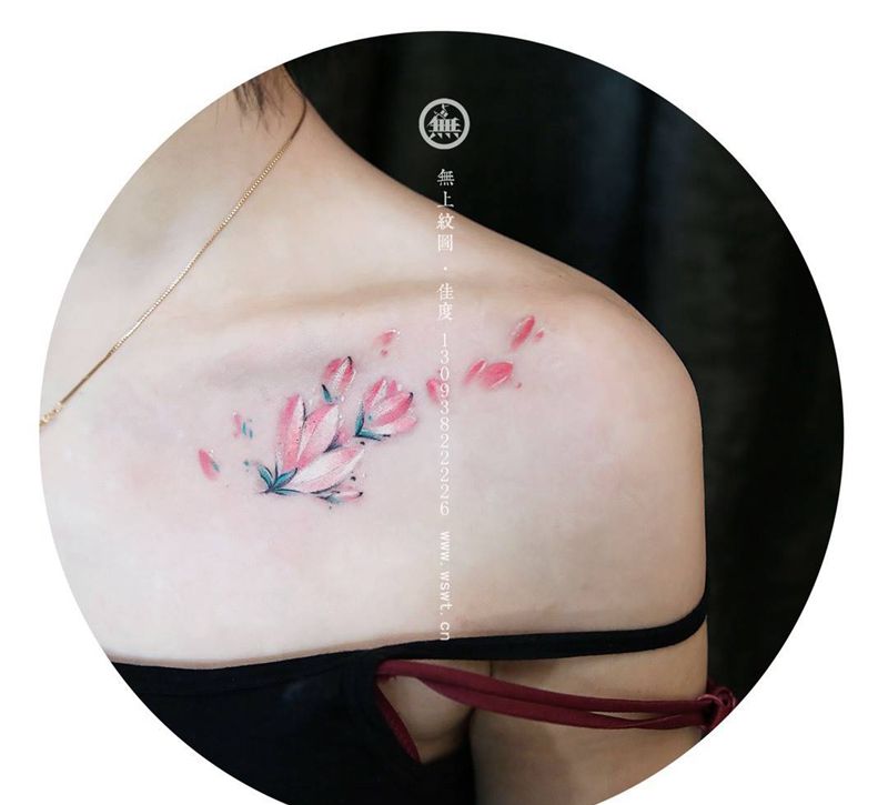 锁骨花纹身图片_清新成品胸部植物生活无上纹图纹身图案