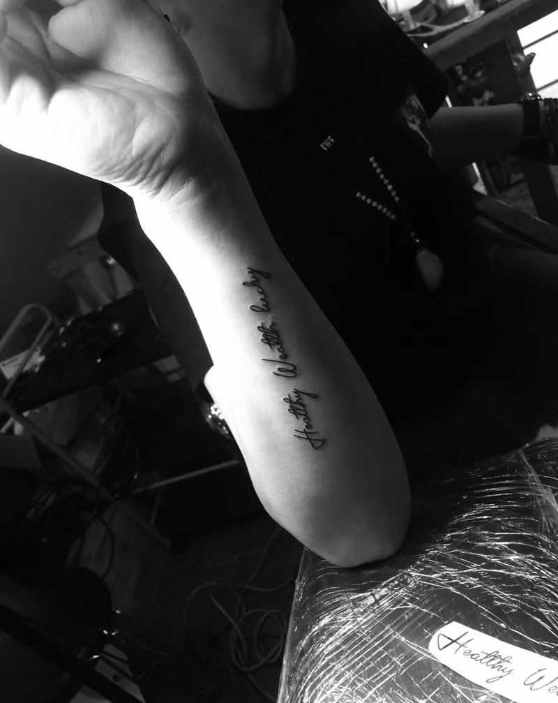 小字母纹身图片