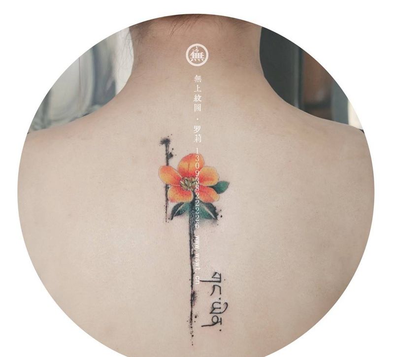 女孩后背花纹身图片_成品背部清新欧美原创植物字符图腾无上纹图纹身图案