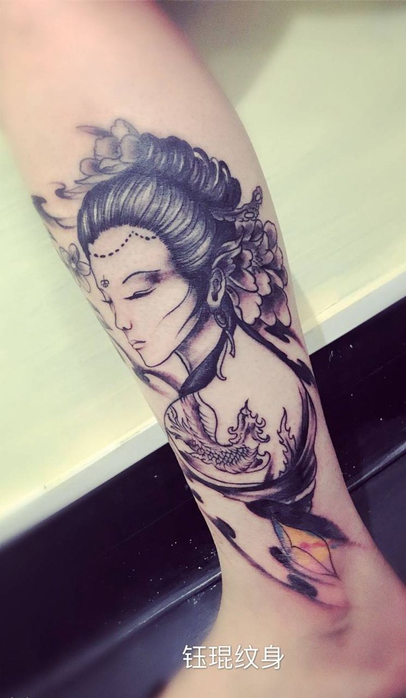 小腿艺妓纹身图片
