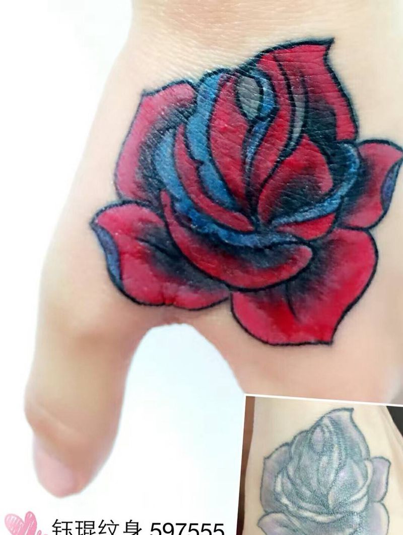 虎口玫瑰纹身图片