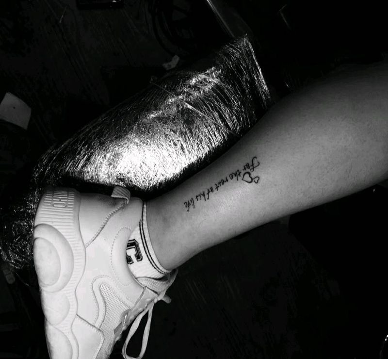 字母纹身图片_腿部纹身图案