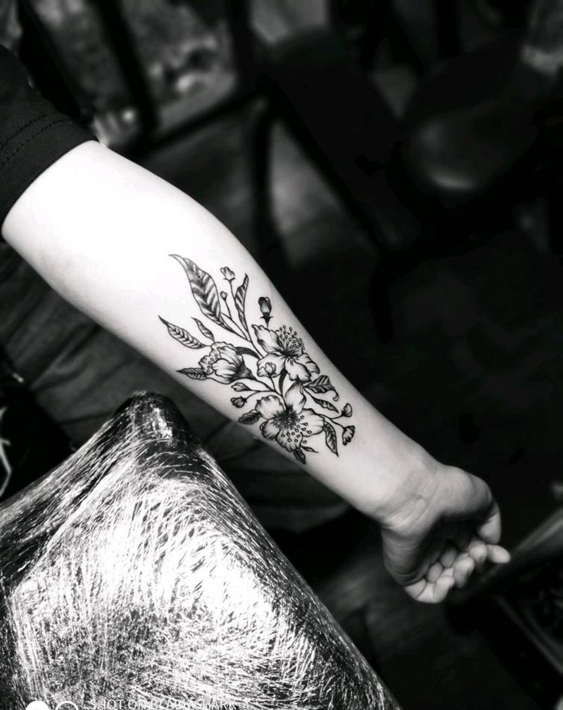 小花花纹身图片_手臂纹身图案