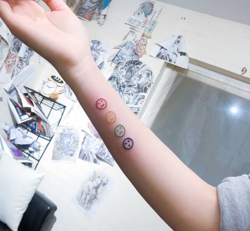 笑一个纹身图片_手臂纹身图案