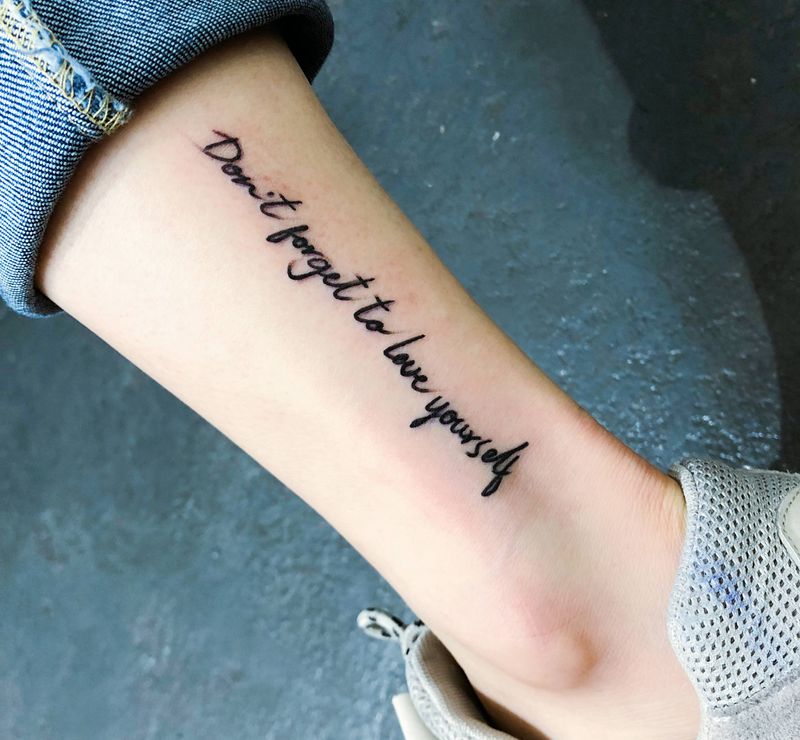 脚踝英文纹身图片_脚部纹身图案