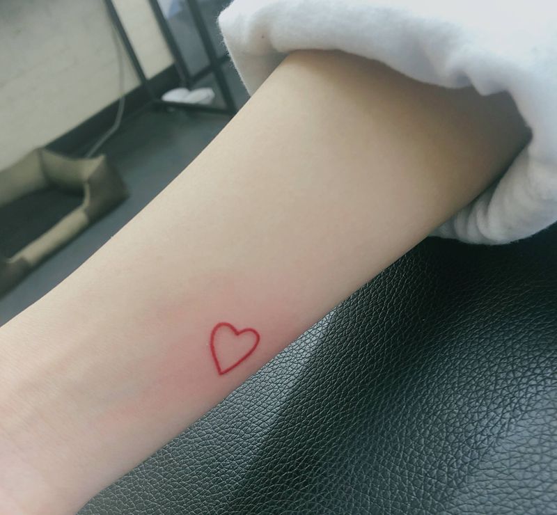 小臂爱心纹身图片_手臂纹身图案