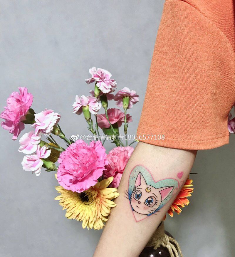 美少女战士 猫猫纹身图片_手臂手部新传统欧美写实猫猫卡通纹身图案