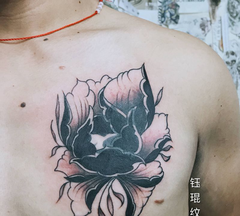遮盖胸口中文字纹身图片_胸部纹身图案