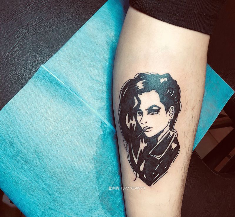 女头纹身图片_腿部纹身图案
