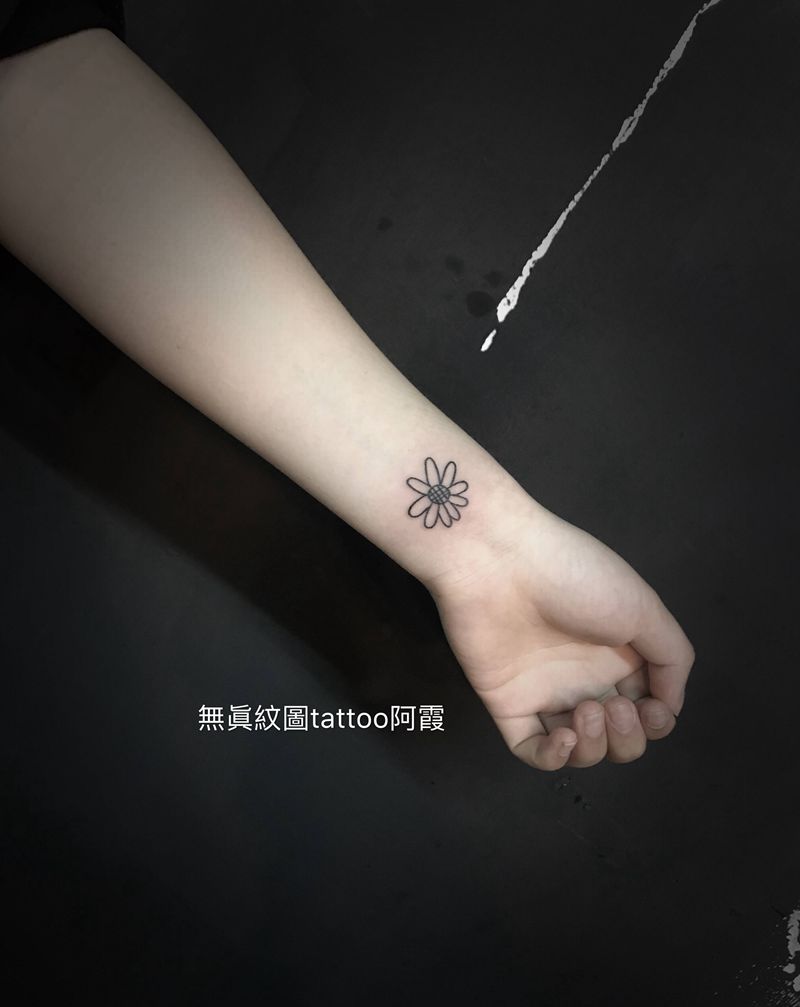 雏菊纹身图片_手部纹身图案