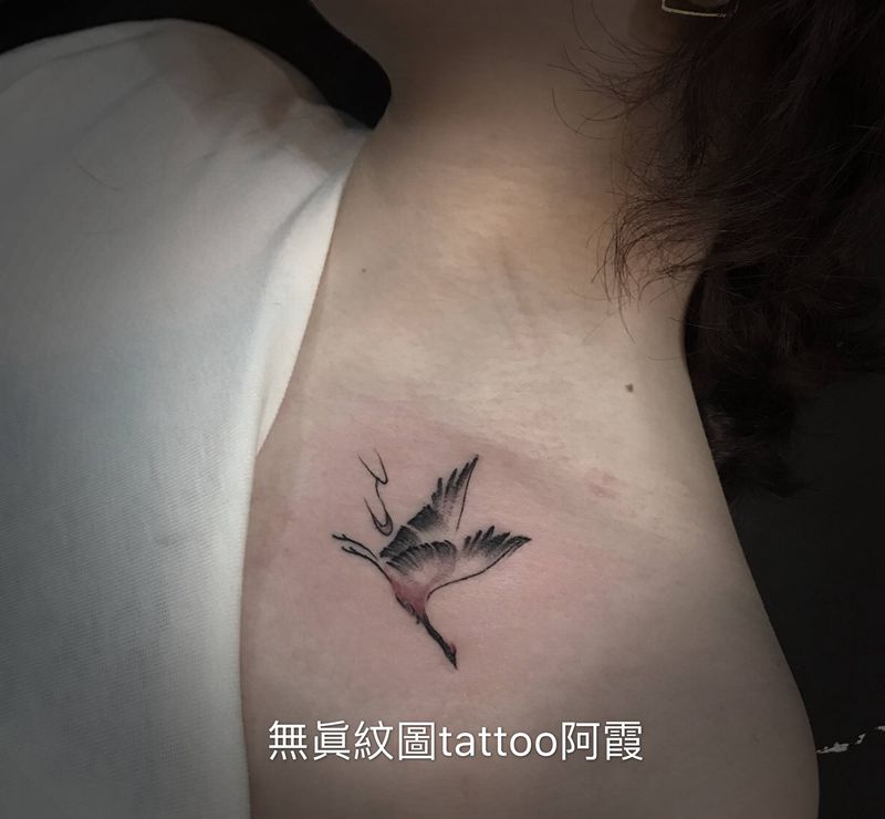 仙鹤纹身图片_颈部纹身图案