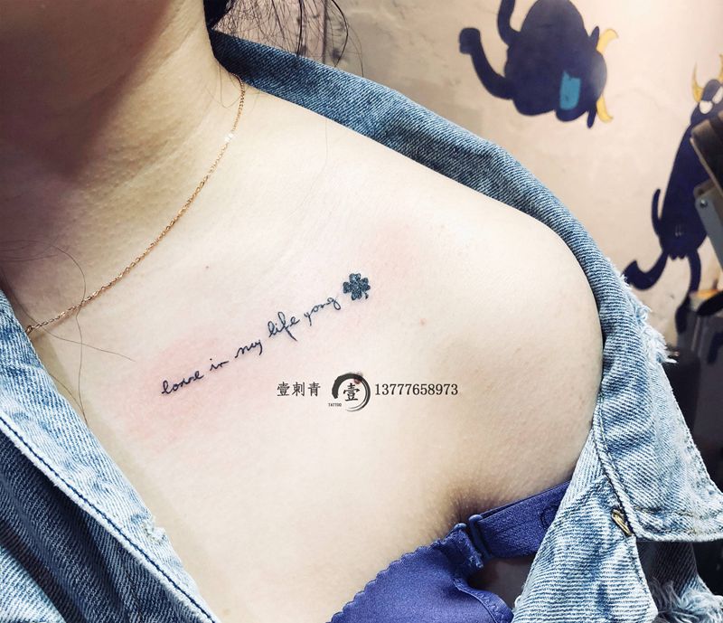 锁骨小清新纹身图片_胸部纹身图案