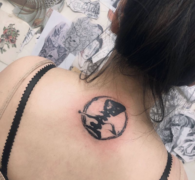 泼墨字纹身图片_背部水墨纹身图案