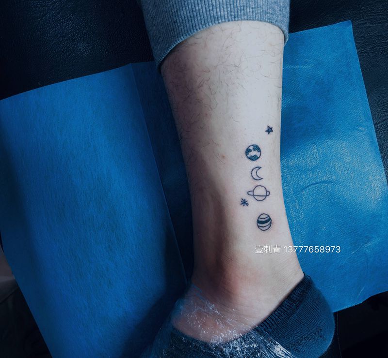 星空纹身图片_腿部纹身图案