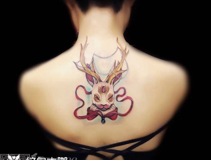 脖颈tattoo纹身图片_颈部背部纹身图案