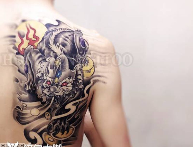 肩胛tattoo纹身图片_肩部背部纹身图案