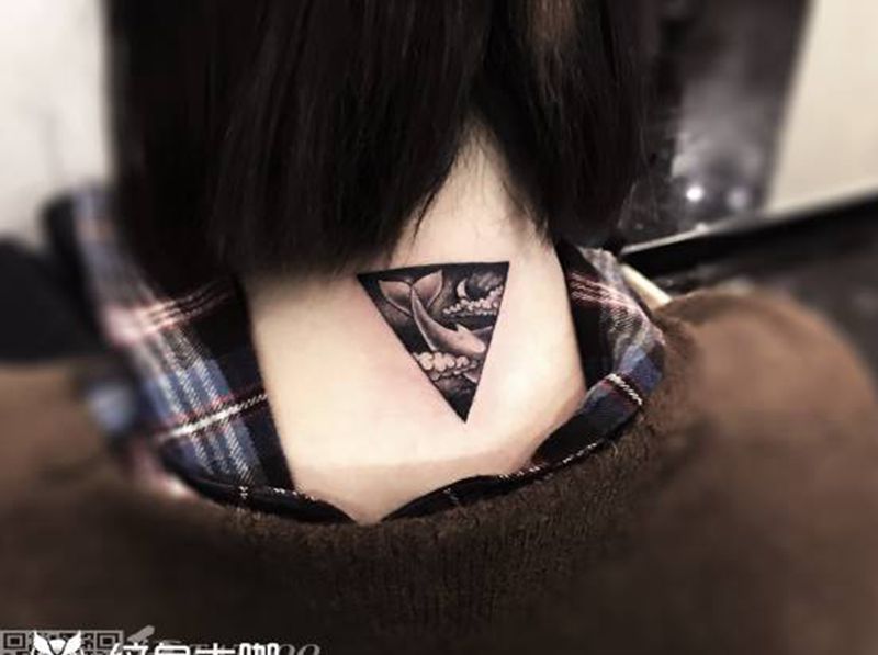 脖颈tattoo纹身图片_颈部纹身图案