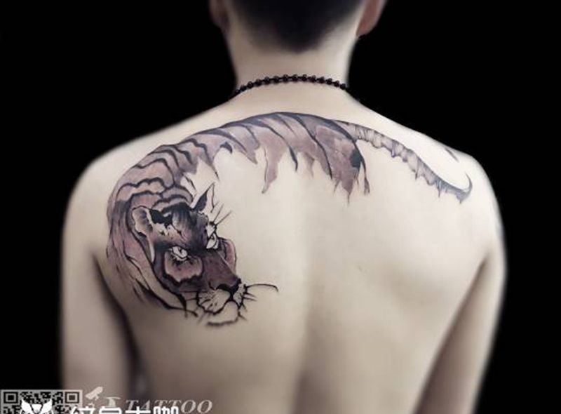 背部tattoo纹身图片_背部纹身图案