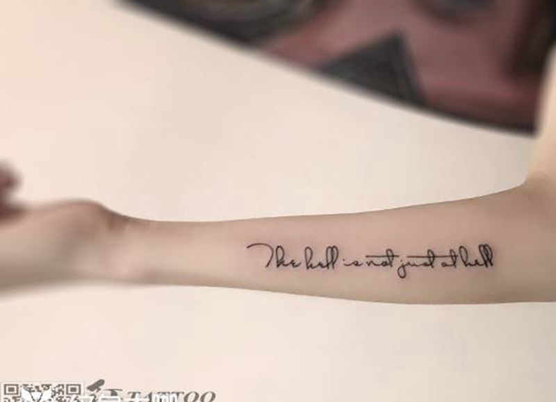 小手臂字母tattoo纹身图片_手臂纹身图案